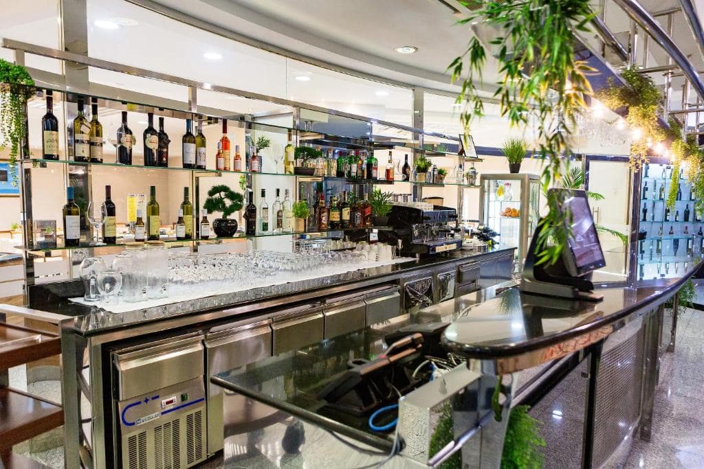 35-رستوران-هتل-3-ستاره-کینز-پارک-دبی- Kings-Park-Hotel-Dubai-Restaurant.jpg