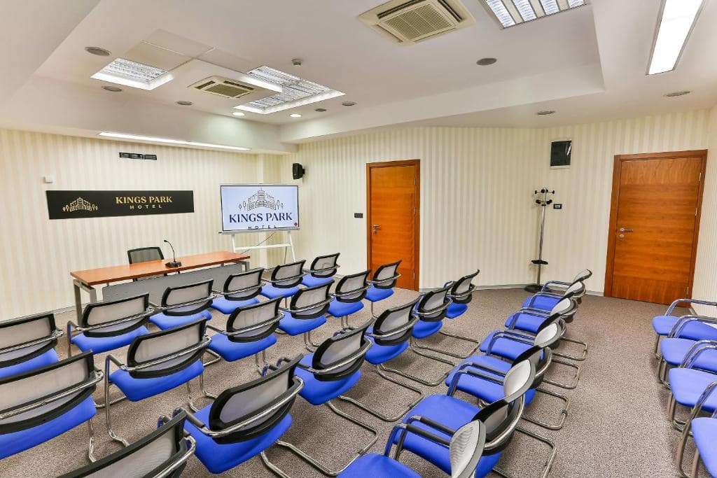 45-اتاق-کنفرانس- هتل-3-ستاره-کینز-پارک-دبی- Kings-Park-Hotel-Dubai-Restaurant-Conference-Room.jpg
