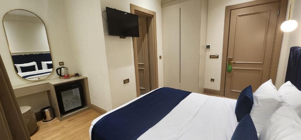 هتل-4-ستاره-تی-کی-تکسیم-استانبول-نمای-اتاق-Hotel-4-setere-Tk-taxim-Room5-min.jpg