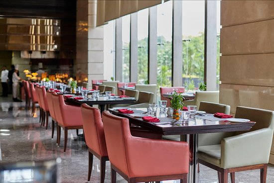 18-رستوران-هتل-5-ستاره-کراون-پلازا-روهینی-دهلی-Crowne-Plaza-Delhi-Rohini-Hotel.jpg