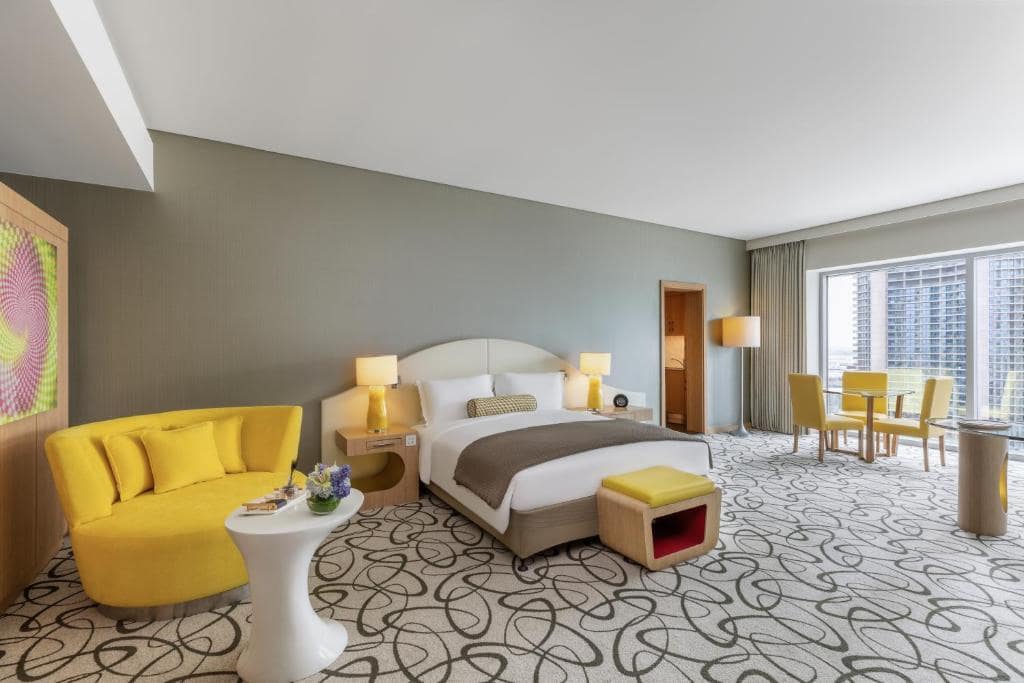 05-اتاق-خواب-هتل-5-ستاره-سوفیتل-داون-تاون-دبی-Sofitel-Dubai-Down-Town-View-Bedroom.jpg