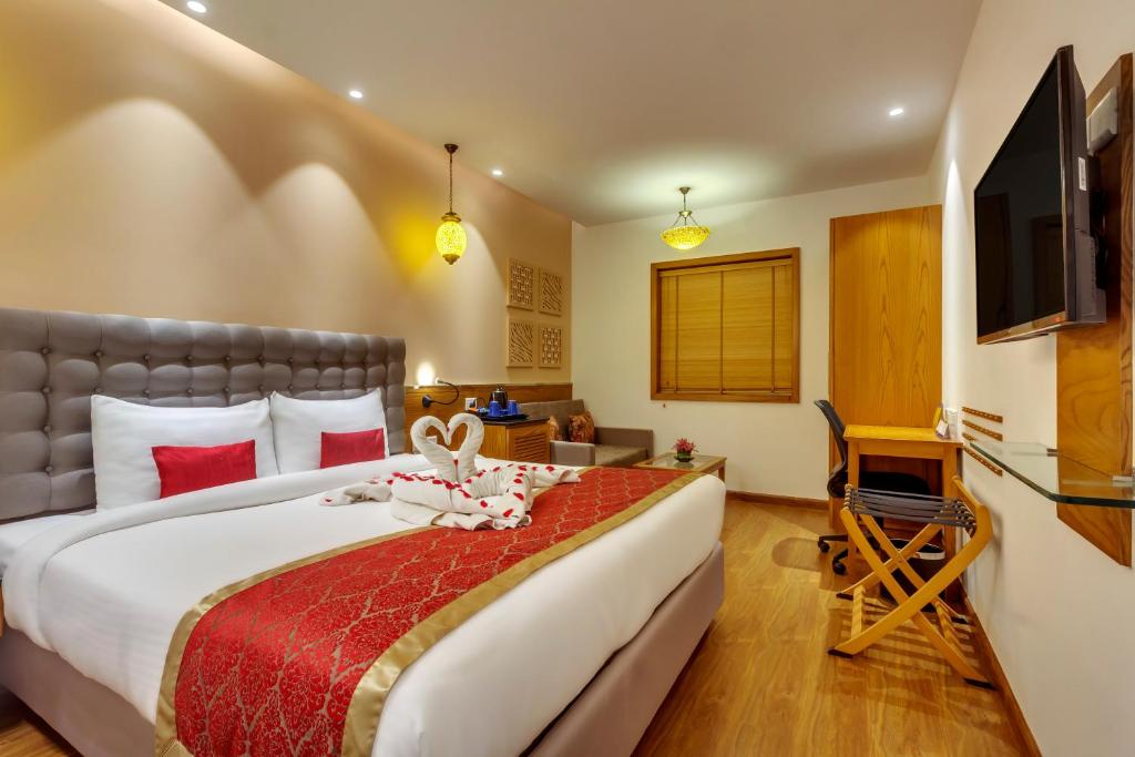 09 اتاق هتل 4 ستاره گلدن تولیپ دهلی Golden Tulip Hotel Delhi.jpg
