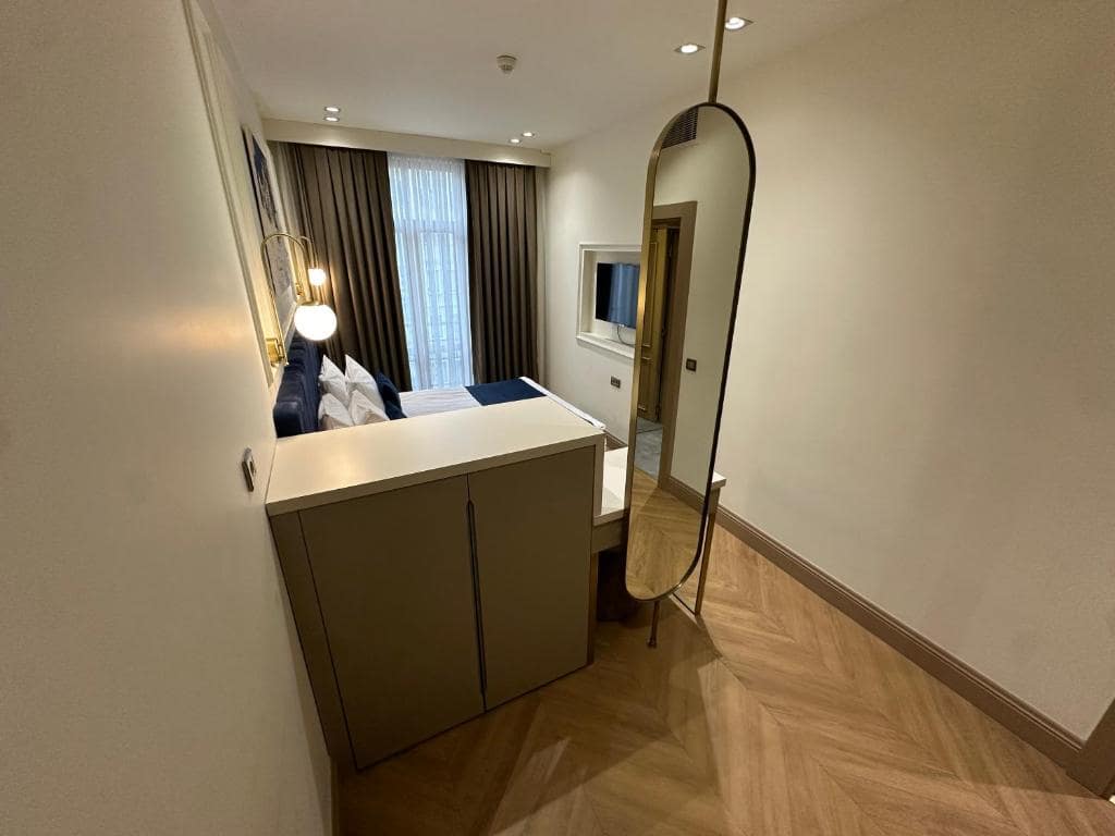 هتل-4-ستاره-تی-کی-تکسیم-استانبول-نمای-اتاق-Hotel-4-setere-Tk-taxim-Room27-min.jpg