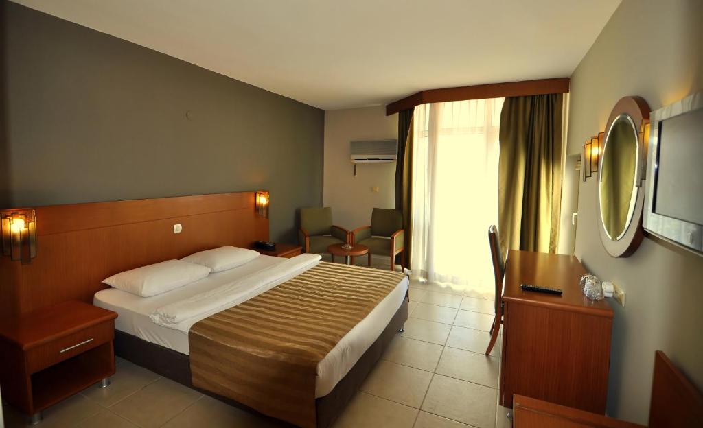 14 اتاق هتل 3 ستاره سورتل کوش آداسی Surtel Hotel Kusadasi.jpg