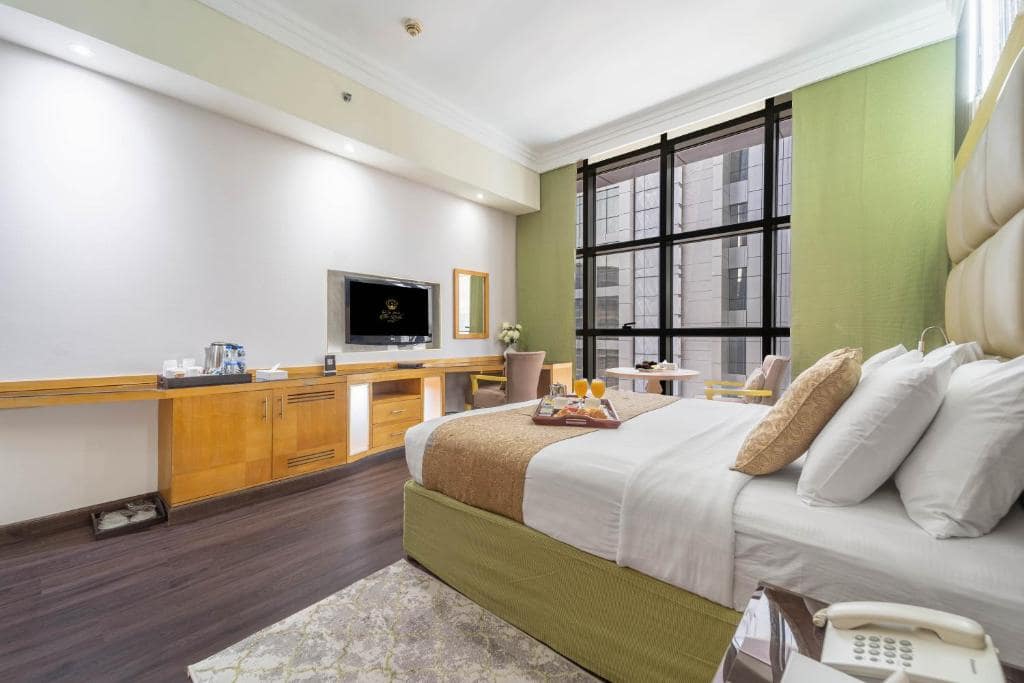 16-اتاق-خواب-هتل4-ستاره-د-لیلا-دبی- The-Leela-Hotel-Bedroom.jpg