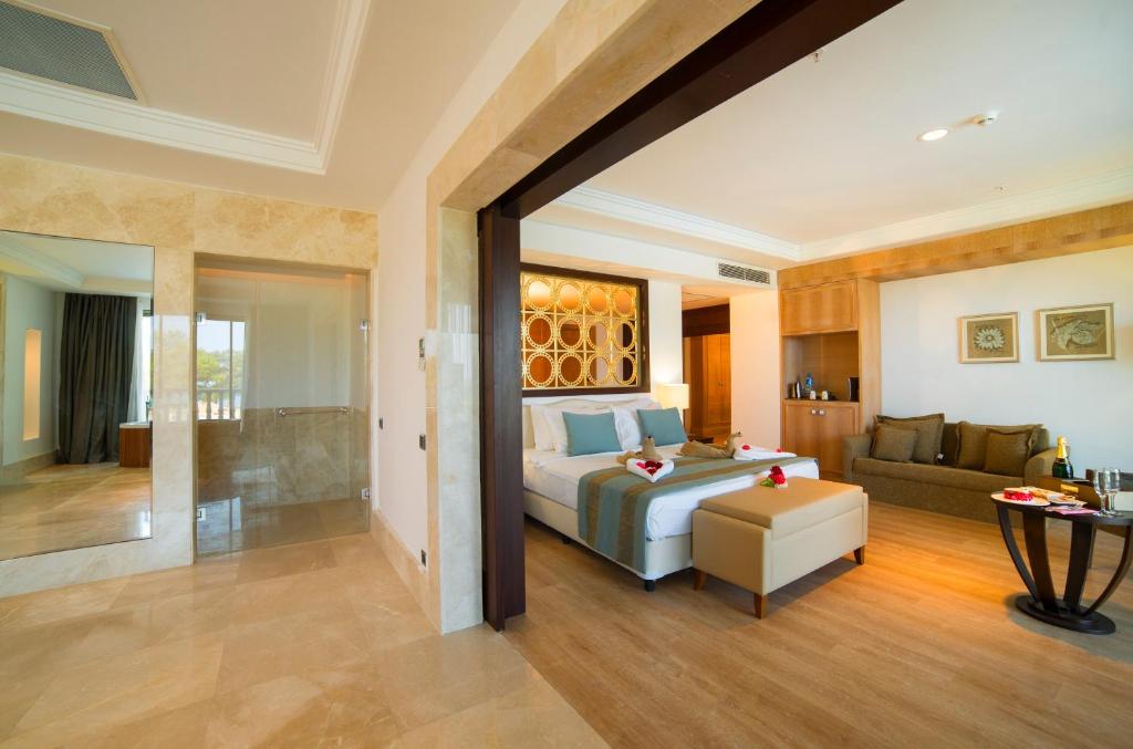21-اتاق-هتل-5-ستاره-آمارا-پریمیر-پالاس-آنتالیا- Amara-Premier-Palace-Hotel-Antalya-Room.jpg