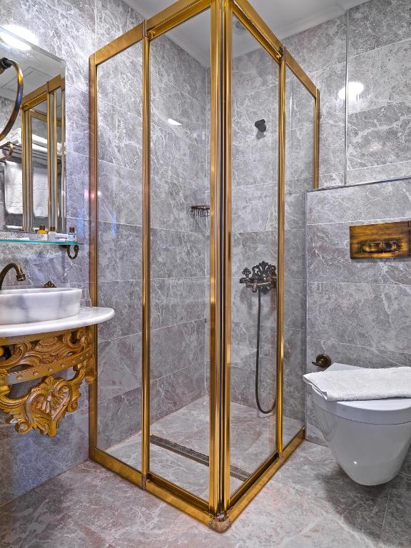 01-نمای-حمام-هتل-4-ستاره-وایت-مونارچ-استانبول-Bathroom-Hotel-4-Setare-White-Monarch-Istanbul.jpg