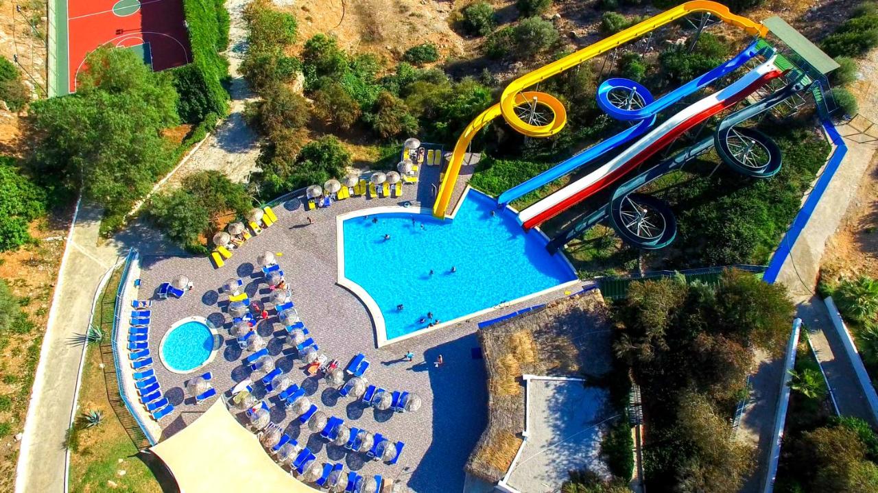 01 نمای داخلی هتل 5 ستاره بدروم هالیدی ریزورت اند اسپا Bodrum Holiday Resort & Spa.jpg
