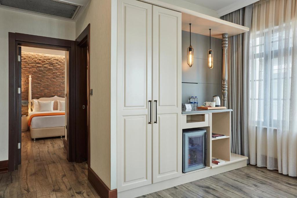 20-اتاق-Konak-Hotel-Taksim-هتل-کوناک-تکسیم.jpg