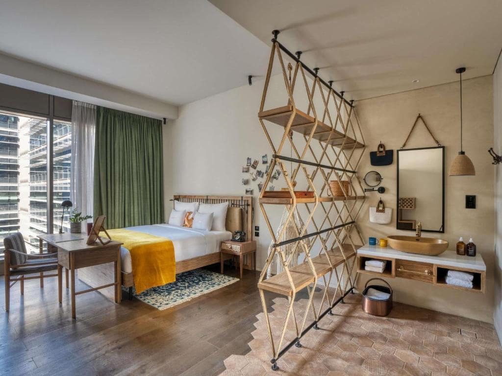 24-اتاق-خواب-هتل-5 ستاره-25-ساعت-وان-سنترال-دبی-25Hours-Hotel-Dubai-One-Central-Bedroom.jpg