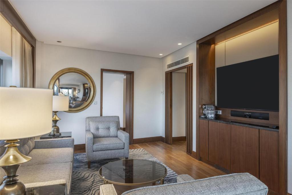 48-اتاق-Conrad-Istanbul-Bosphorus-هتل-کنراد-بسفروس-استانبول-.jpg