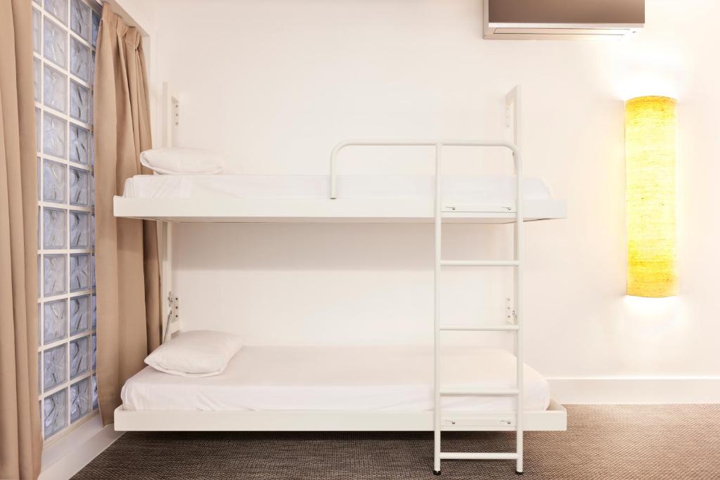 18-اتاق-هتل-دو-ستاره-آرتریپ-مادرید-Artrip-Hotel-Madrid.jpg