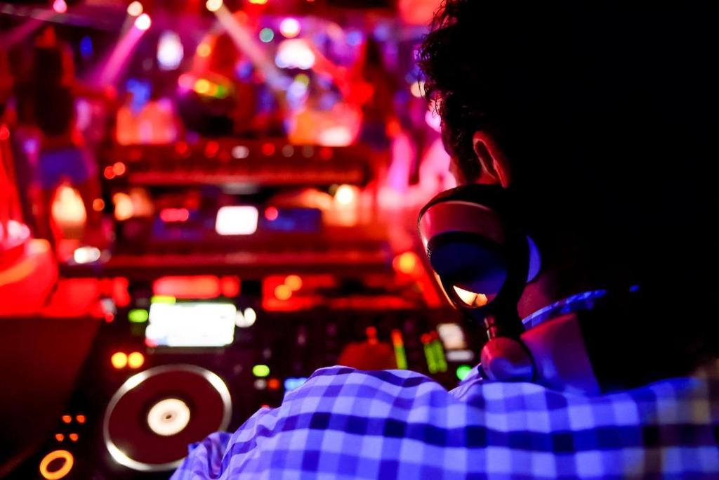 39-محوطه-هتل-4-ستاره-مسکو-دبی- Moscow-Hotel-Dubai-Grounds.jpg