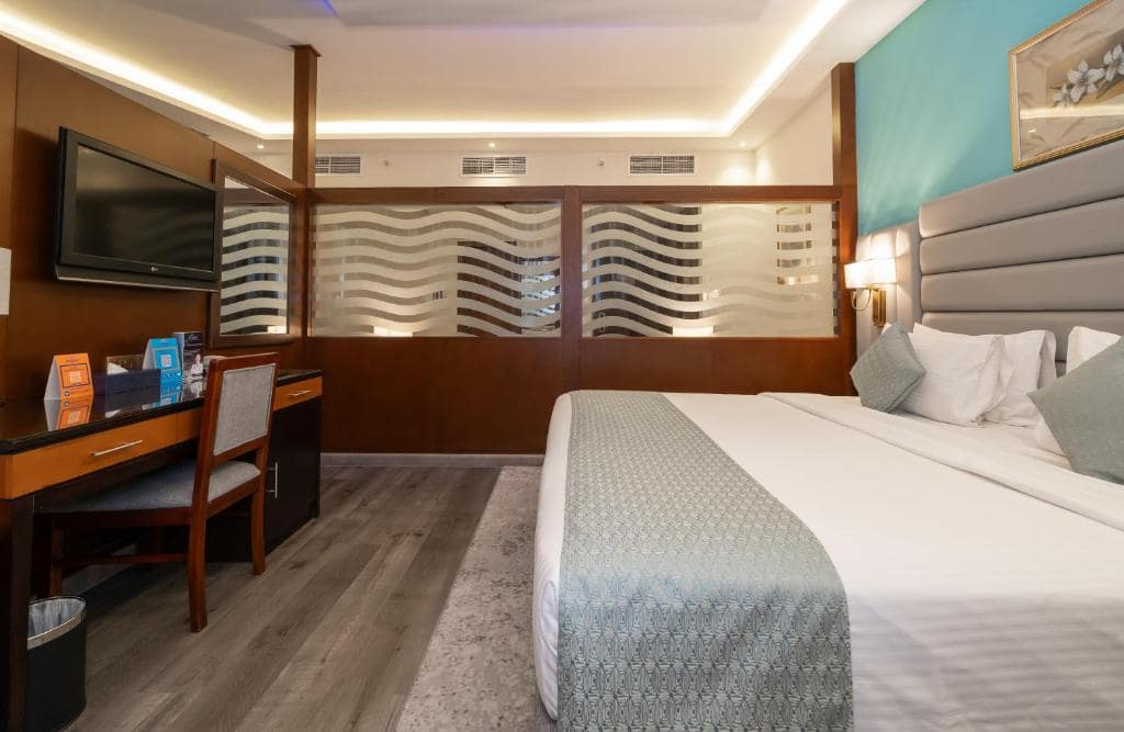 17-اتاق-خواب-هتل-3-ستاره-هاوارد-جانسون-بر-دبی- Howard-Johnson-Bur-Dubai-Bedroom.jpg