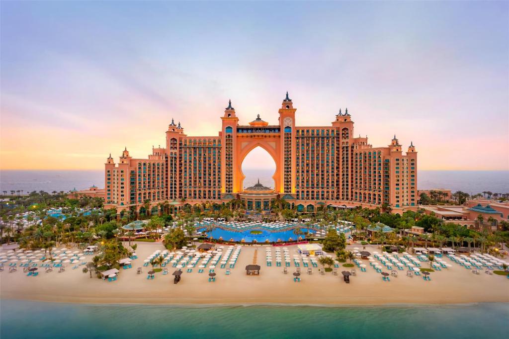 02-نمای-هتل-5-ستاره-آتلانتیس-دبی- Atlantis-The-Palm-View.jpg