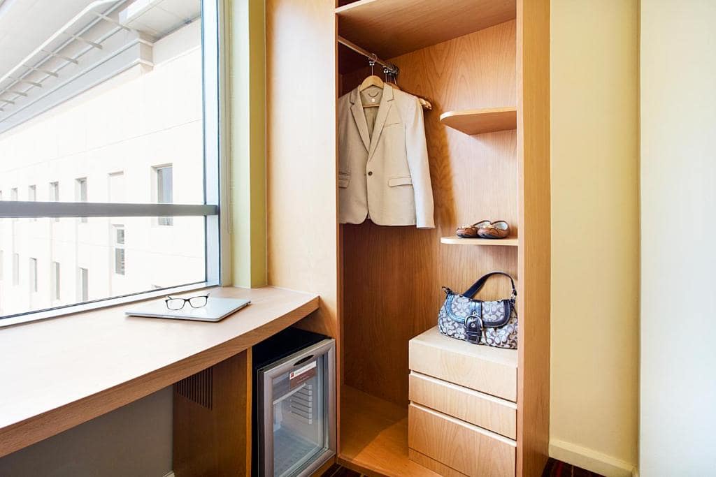 06-اتاق-خواب-هتل-3-ستاره-آیبیس-مال-آو-د-امارات-دبی-Ibis-Dubai-Mall-Of-The-Emirates-Bedroom.jpg