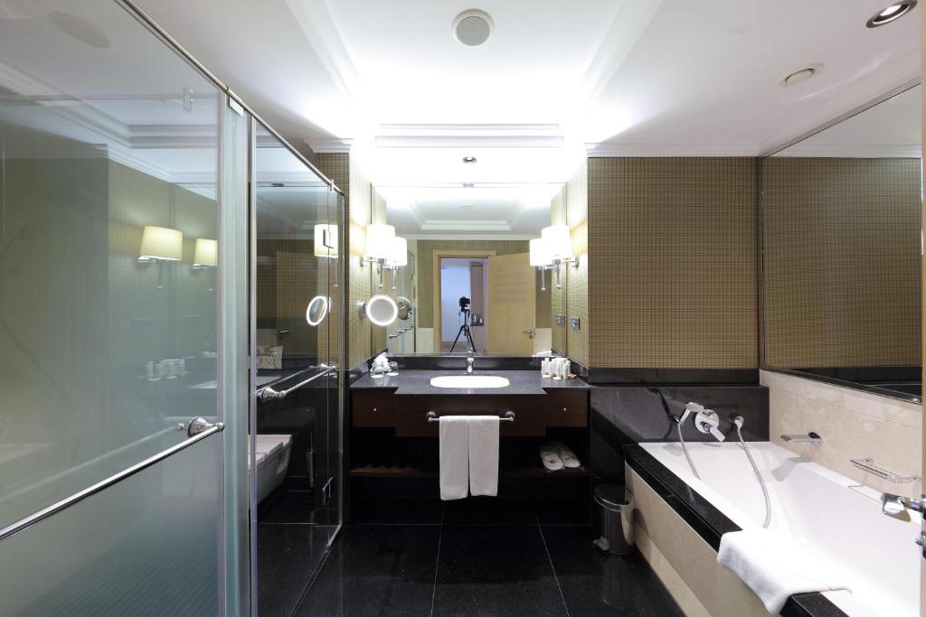 22-سرویس-بهداشتی-هتل-5-ستاره-جوجو-پریمیر- Juju-Premier-Palace-Bathroom.jpg