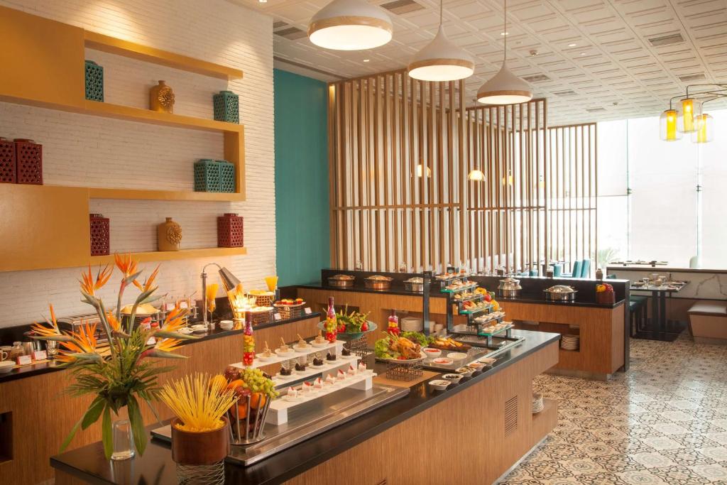 08-بوفه-هتل-4-ستاره-پارک-این-رادیسون-دهلی-Park-Inn-by-Radisson-New-Delhi-IP-Extension.jpg