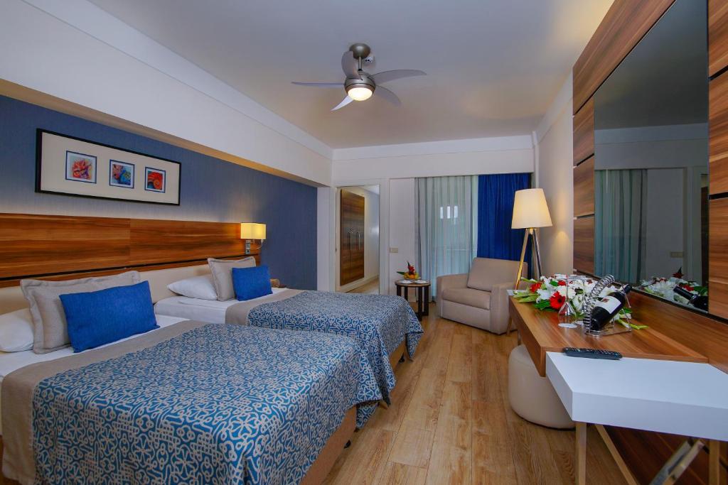 40 اتاق هتل 5 ستاره لیماک آتلانتیس دلوکس ریزورت آنتالیا Limak Atlantis Deluxe Resort Hotel Antalya.jpg