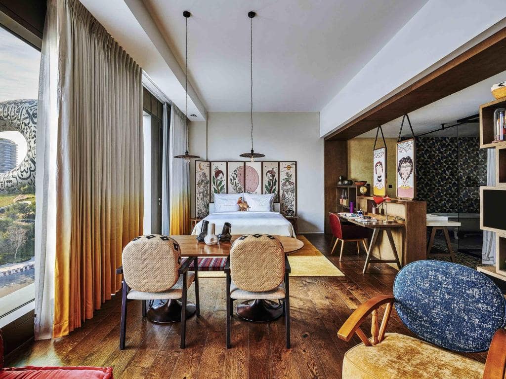 44-اتاق-خواب-هتل-5 ستاره-25-ساعت-وان-سنترال-دبی-25Hours-Hotel-Dubai-One-Central-Bedroom.jpg