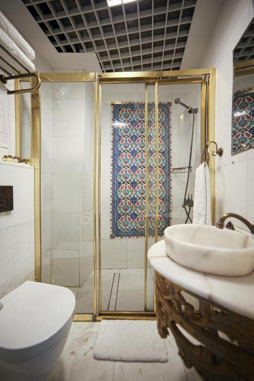 04-نمای-حمام-هتل-4-ستاره-وایت-مونارچ-استانبول-Bathroom-Hotel-4-Setare-White-Monarch-Istanbul.jpg