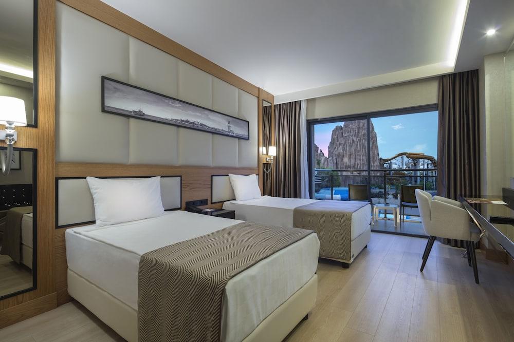06 اتاق هتل 5 ستاره آیدینبی کوئینز پالاس اند اسپا آنتالیا Aydinbey Queen& Palace & Spa Antalya.jpg