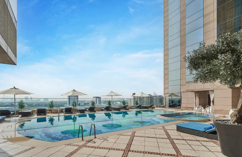 30-استخر-هتل-5-ستاره-فیرمونت-عجمان-دبی- Fairmont-Ajman-Dubai-Pool.jpg