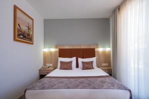 12-اتاق-هتل-4-ستاره-فور-ریزورت-اند-اسپا-آنتالیا- Fore-Resort-&-Spa-Hotel-Antalya-Room.jpg