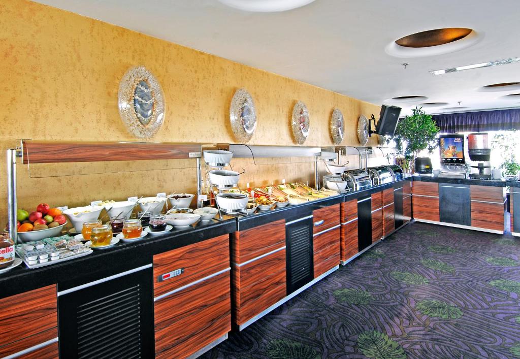 04-بوفه-Taxim-Hill-Hotel-Istanbul-هتل-تکسیم-هیل-استانبول.jpg