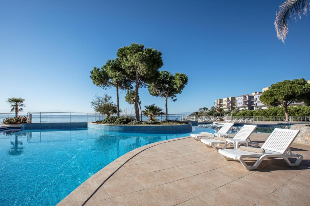 17 استخر هتل 5 ستاره آریا کلاروس بیچ کوش آداسی Aria Claros Beach & Spa Resort Kusadasi.jpg