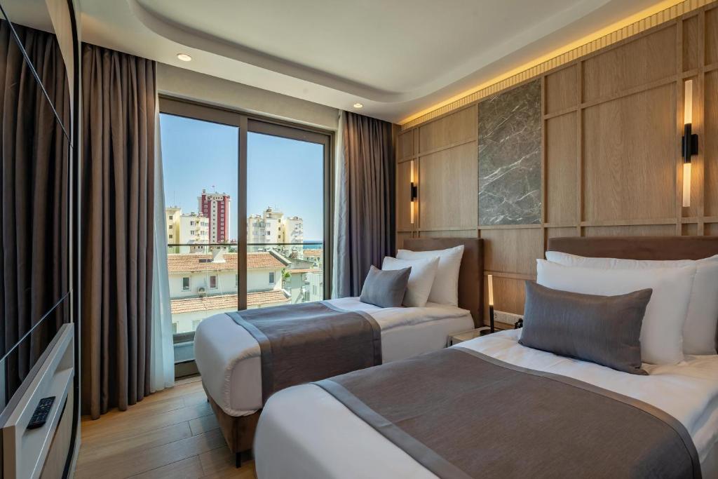 16 اتاق هتل 5 ستاره ویند آف لارا آنتالیا Wind of Lara hotel Antalya.jpg