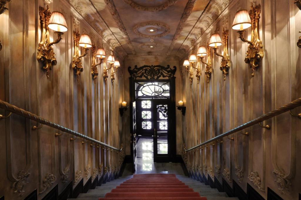 14-راهرو-Taxim-Hill-Hotel-Istanbul-هتل-تکسیم-هیل-استانبول.jpg