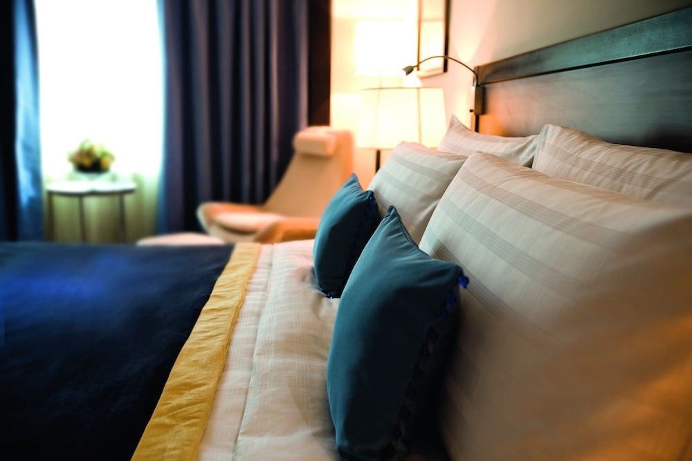 12-اتاق-هتل-5-ستاره-آوانی-دیره-دبی- Avani-Deira-Dubai-Hotel-Room.jpg