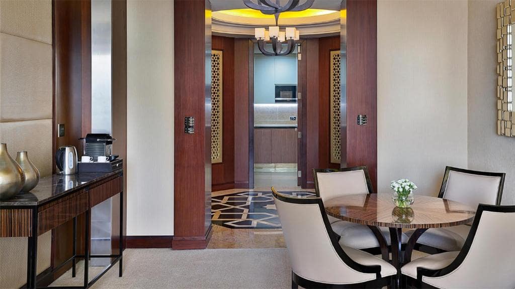 13-اتاق-هتل-5-ستاره-کنراد-دبی- Conrad-Hotel-Dubai-Room.jpg