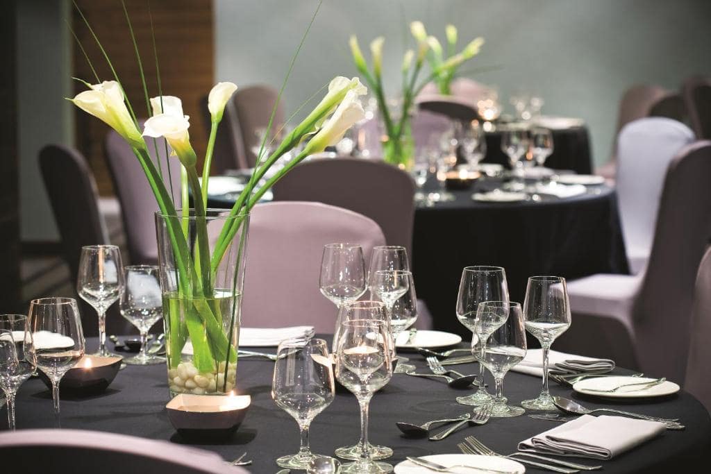 22-اتاق-کنفرانس-هتل-5-ستاره-آوانی-دیره-دبی- Avani-Deira-Dubai-Hotel-Conference-Room.jpg