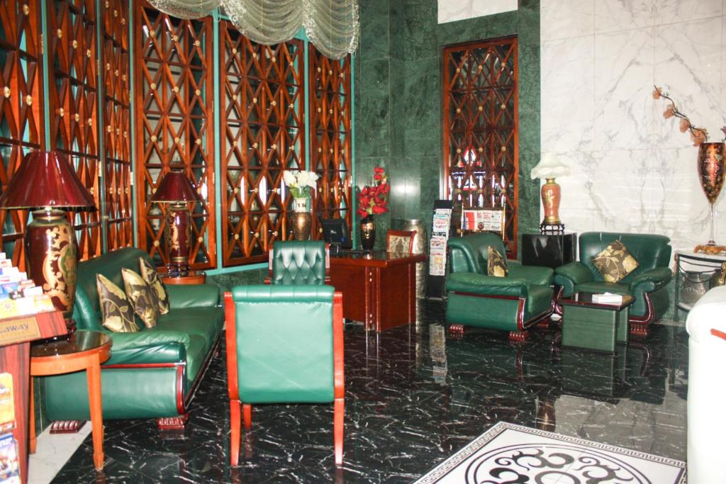 27-محوطه-هتل-3-ستاره-گرند-می-فیر-دبی- Grand-Mayfair-Hotel-Grounds.jpg