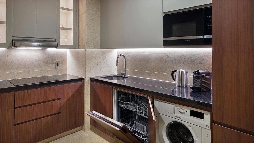 23-آشپزخانه-هتل-5-ستاره-کنراد-دبی- Conrad-Hotel-Dubai-Kitchen.jpg