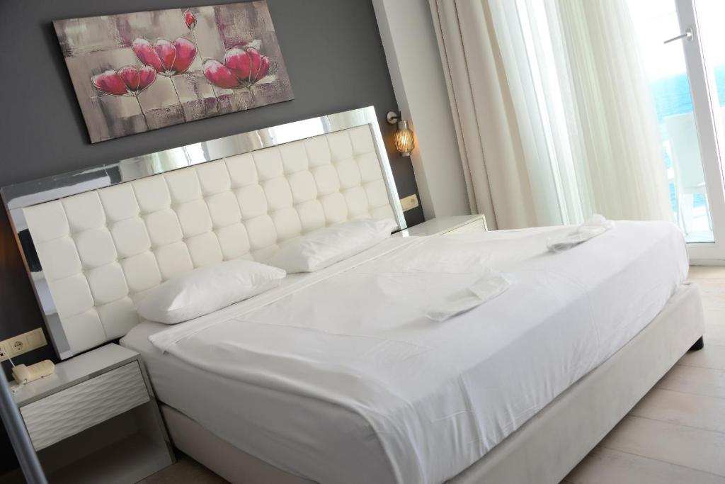 06 اتاق هتل 5 ستاره لو بلو اند ریزورت کوش آداسی Le Bleu Hotel & Resort Kusadasi.jpg