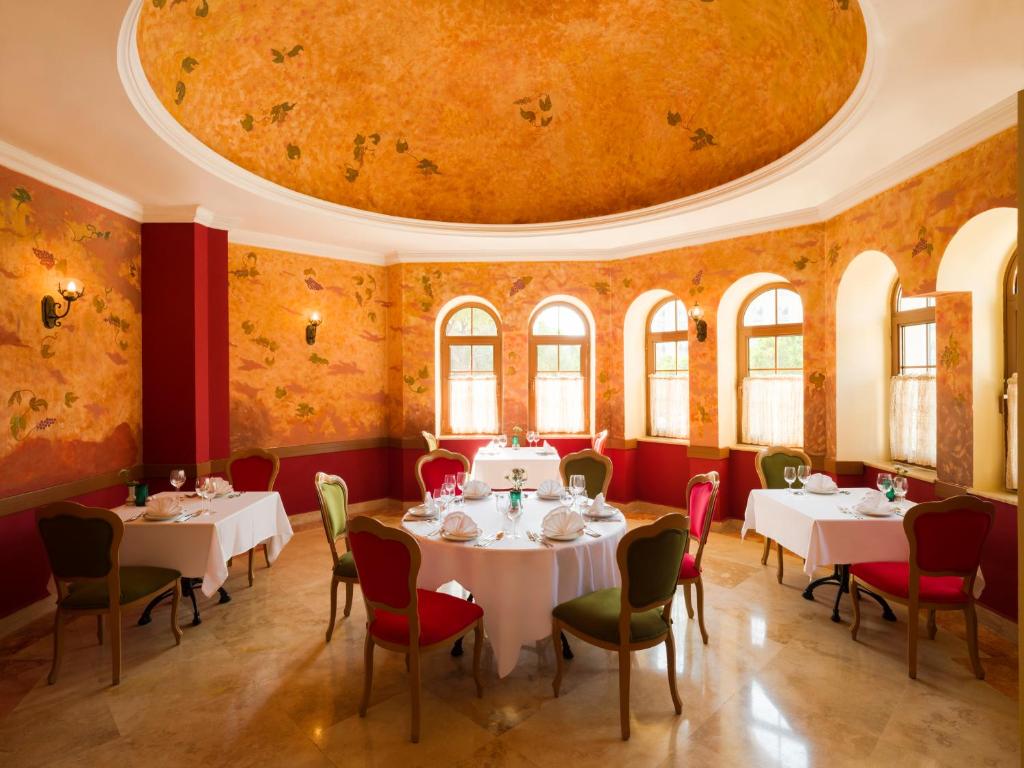 33-رستوران-هتل-5-ستاره-آستریا-کرملین-پالاس-آنتالیا Asteria-Kremlin-Palace-Restaurant-.jpg