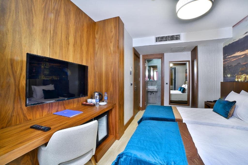 هتل-4-ستاره-تانگو-تکسیم-استانبل-نمای-اتاق-Hotel-4-Setare-Tango-taksim-Room13-min.jpg