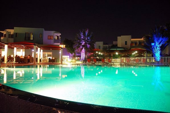 14 استخر هتل 4 ستاره یلکن ماندالینجی اسپا اند ولنس بدروم Yelken Mandalinci Spa & Wellness Hotel Bodrum.jpg