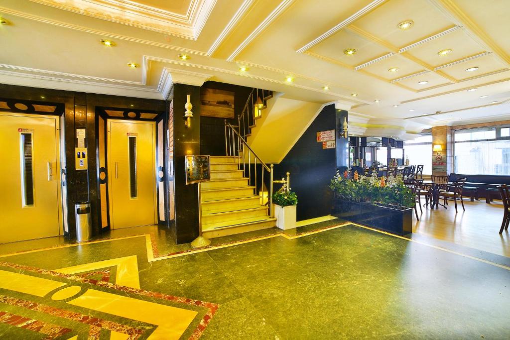 21-راهرو-Hotel-Grand-Emin-هتل-گرند-امین-استانبول.jpg