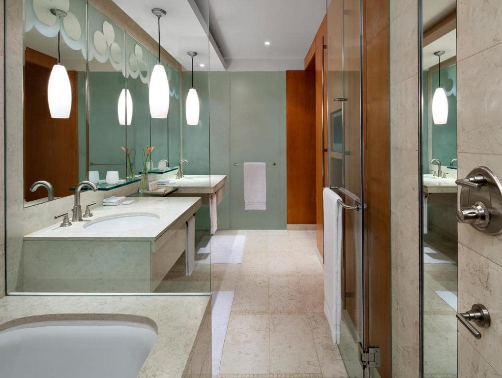 34-سرویس-بهداشتی-هتل-5-ستاره-د-اچ-دبی- The-H-Dubai-Bathroom.jpg