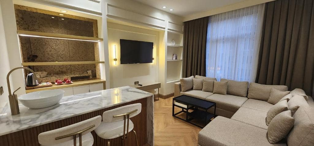 هتل-4-ستاره-تی-کی-تکسیم-استانبول-نمای-اتاق-Hotel-4-setere-Tk-taxim-Room10-min.jpg