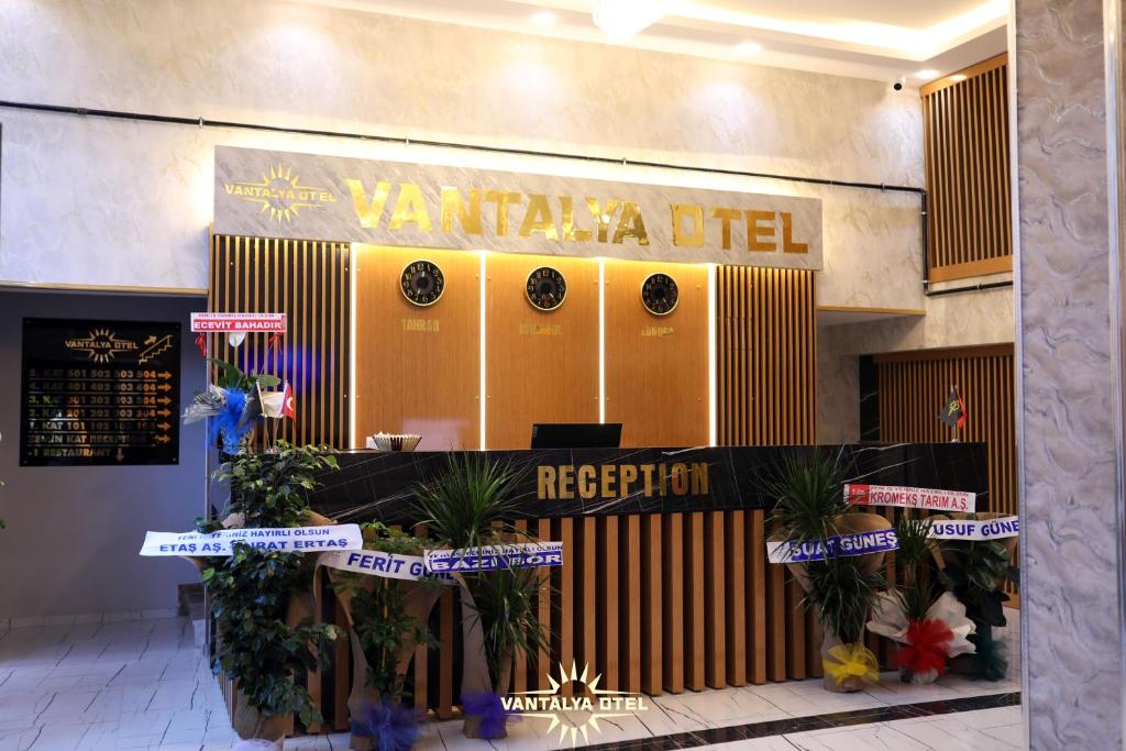 لابی هتل 3 ستاره وانتالیا وان Vantalya Hotel Van.jpg