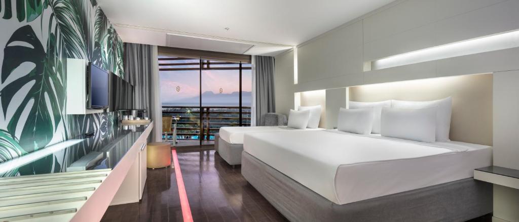 03 اتاق هتل 5 ستاره نیروانا کازموپالیتن آنتالیا Nirvana Cosmopolitan Hotel Antalya.jpg