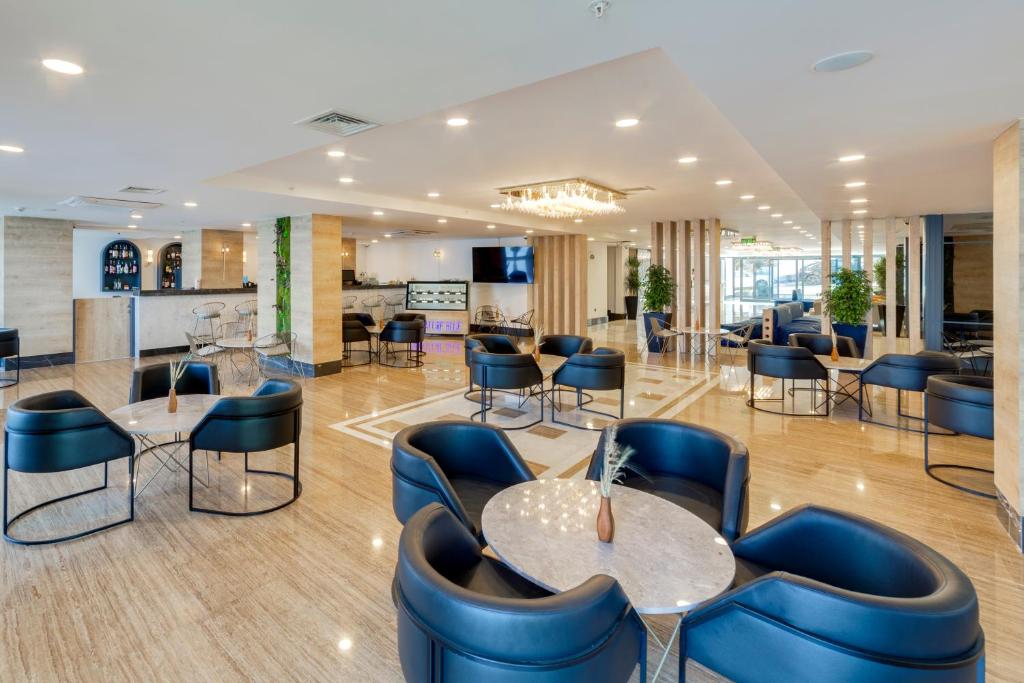 06 رستوران هتل 5 ستاره سیگنیچر بلو ریزورت کوش آداسی Signature Blue Resort Kusadasi.jpg