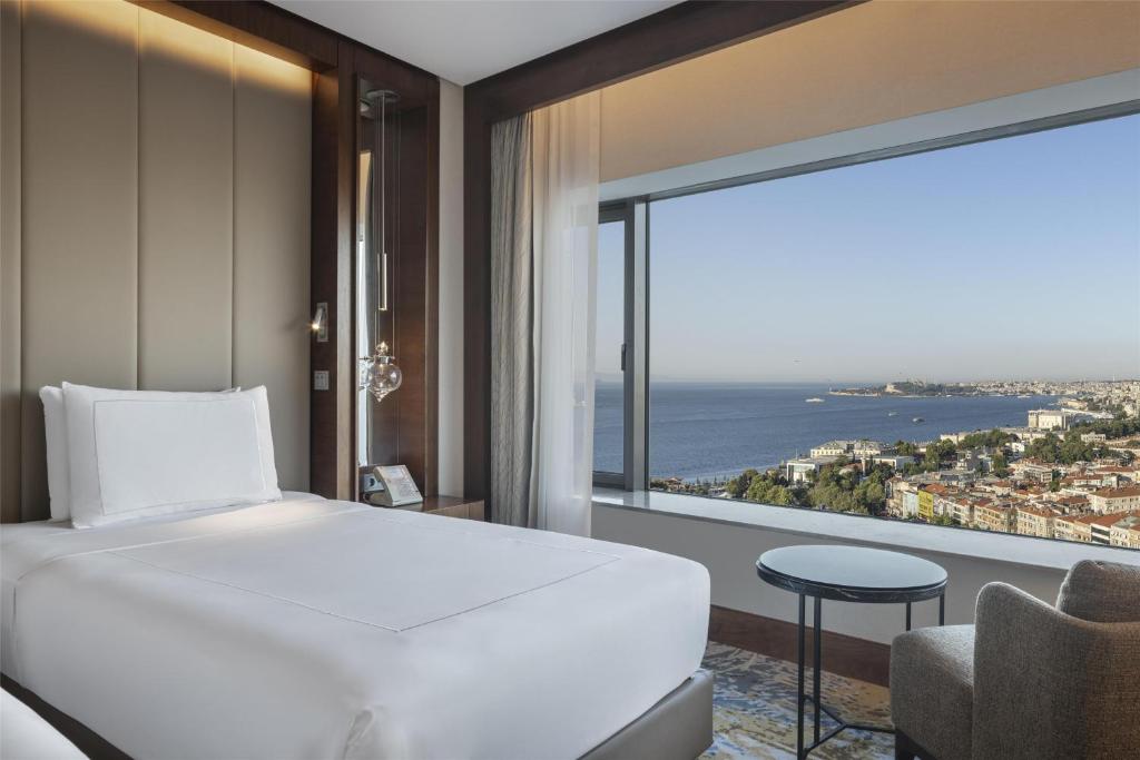 20-اتاق-Conrad-Istanbul-Bosphorus-هتل-کنراد-بسفروس-استانبول-.jpg