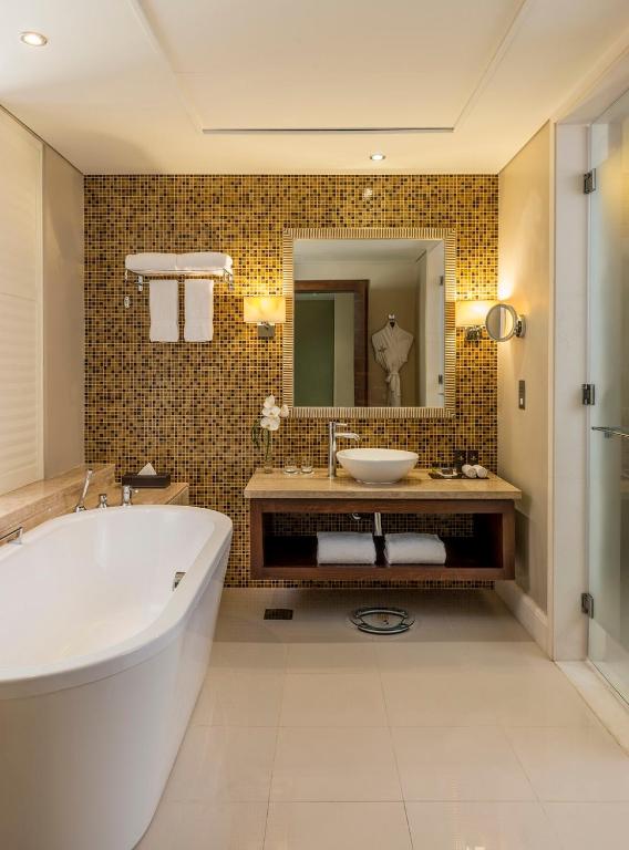 39-سرویس-بهداشتی-هتل-5-ستاره-د-تاور-پلازا-دبی- The-Tower-Plaza-Hotel-Dubai-Bathroom.jpg