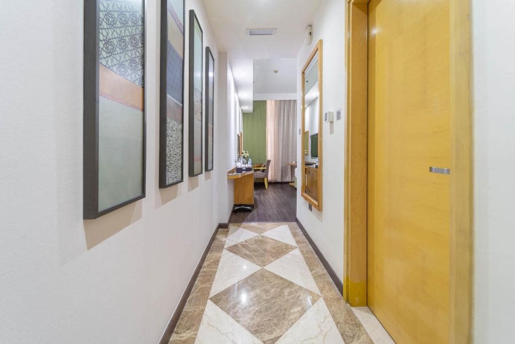 17-اتاق-خواب-هتل4-ستاره-د-لیلا-دبی- The-Leela-Hotel-Bedroom.jpg